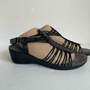 Baretraps strapy faux leather rubber soul cushion foot bed wedge sandals 8